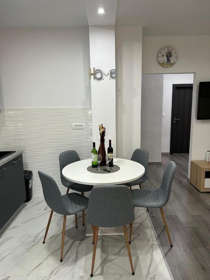 Apartment Marko With A Beautiful View Of The Sea Kaštel Sućurac Εξωτερικό φωτογραφία